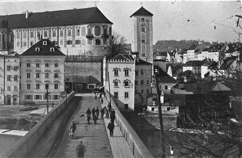 Aussicht auf Zwischenbrücken und Schloss Lamberg 1880